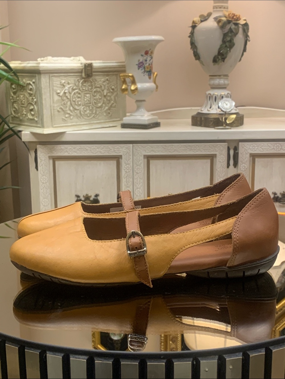 Sergio Tomani Yellow Leather flats size 40